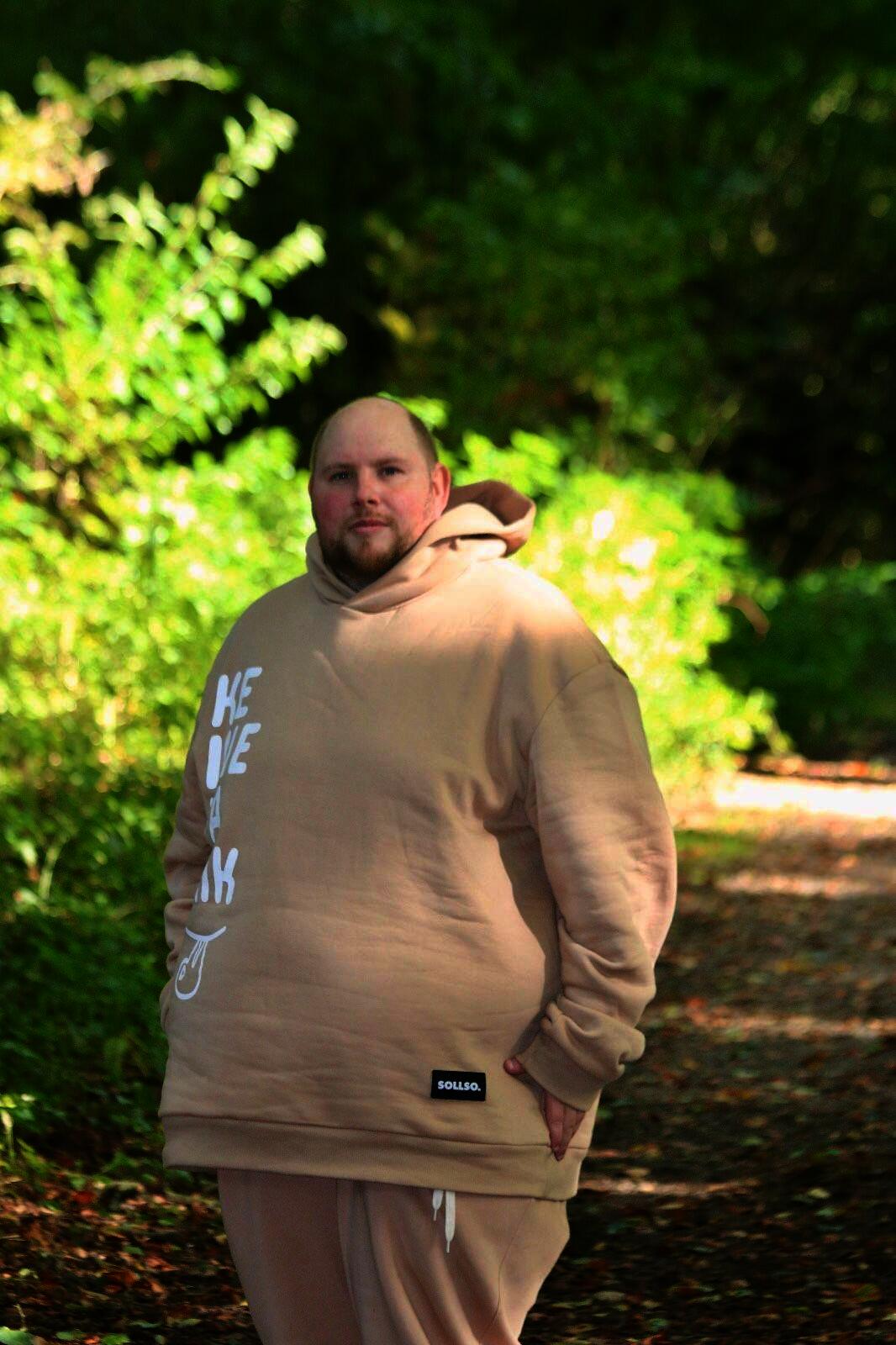 SOLLSO. Hoodie „No Panic Sloth“, Farbe Desert Beige, Größe 3XL